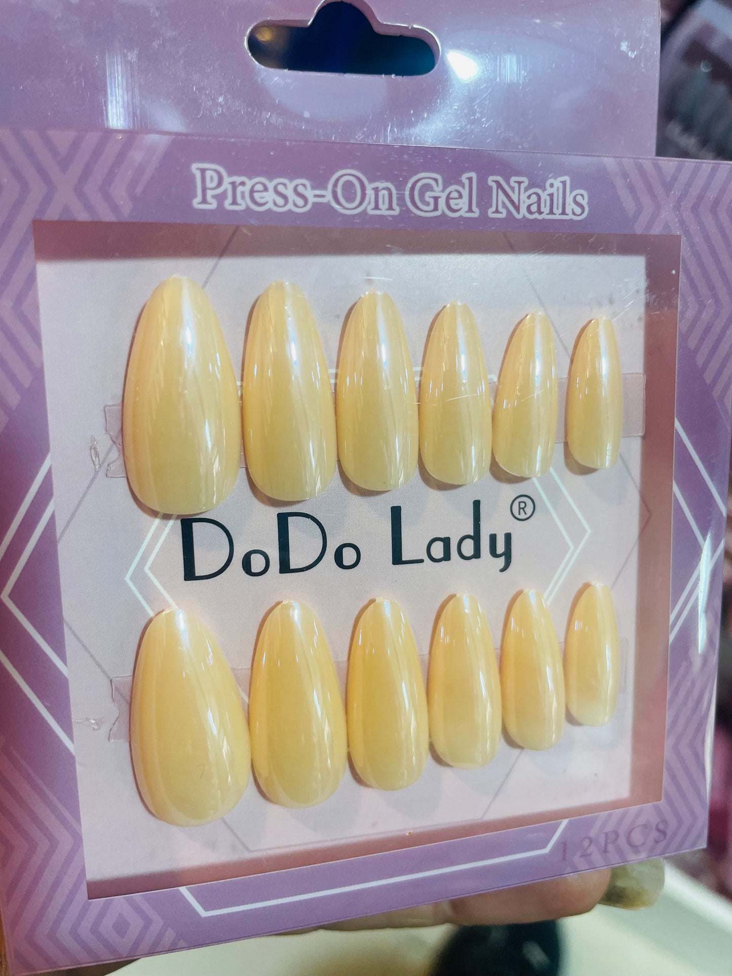 Fake nails 12 pieces with plastics glue