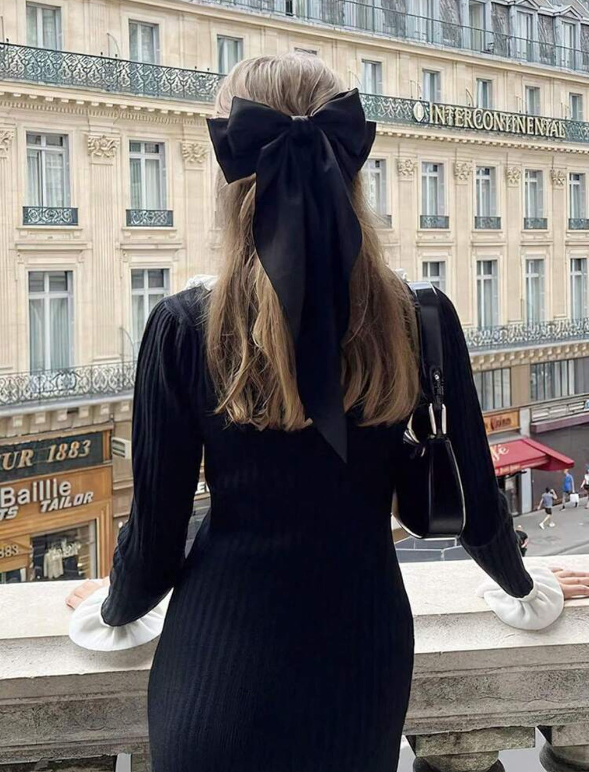 Black Ribbon clips hair