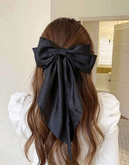Black Ribbon clips hair