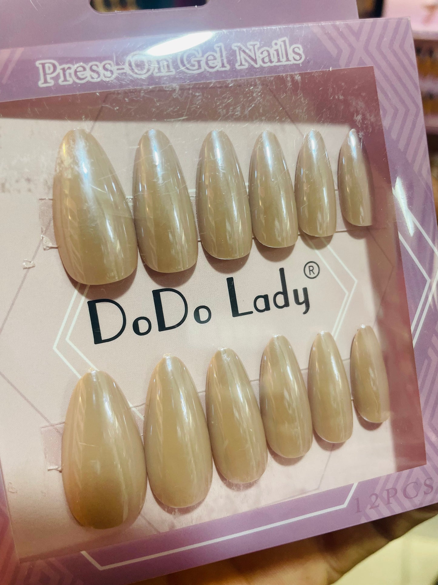 Fake nails 12 pieces with plastics glue