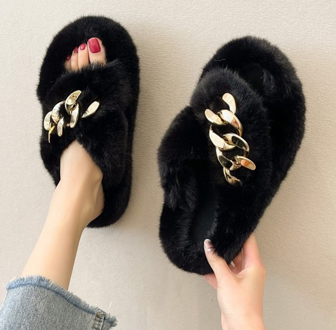 Slippers 2025
