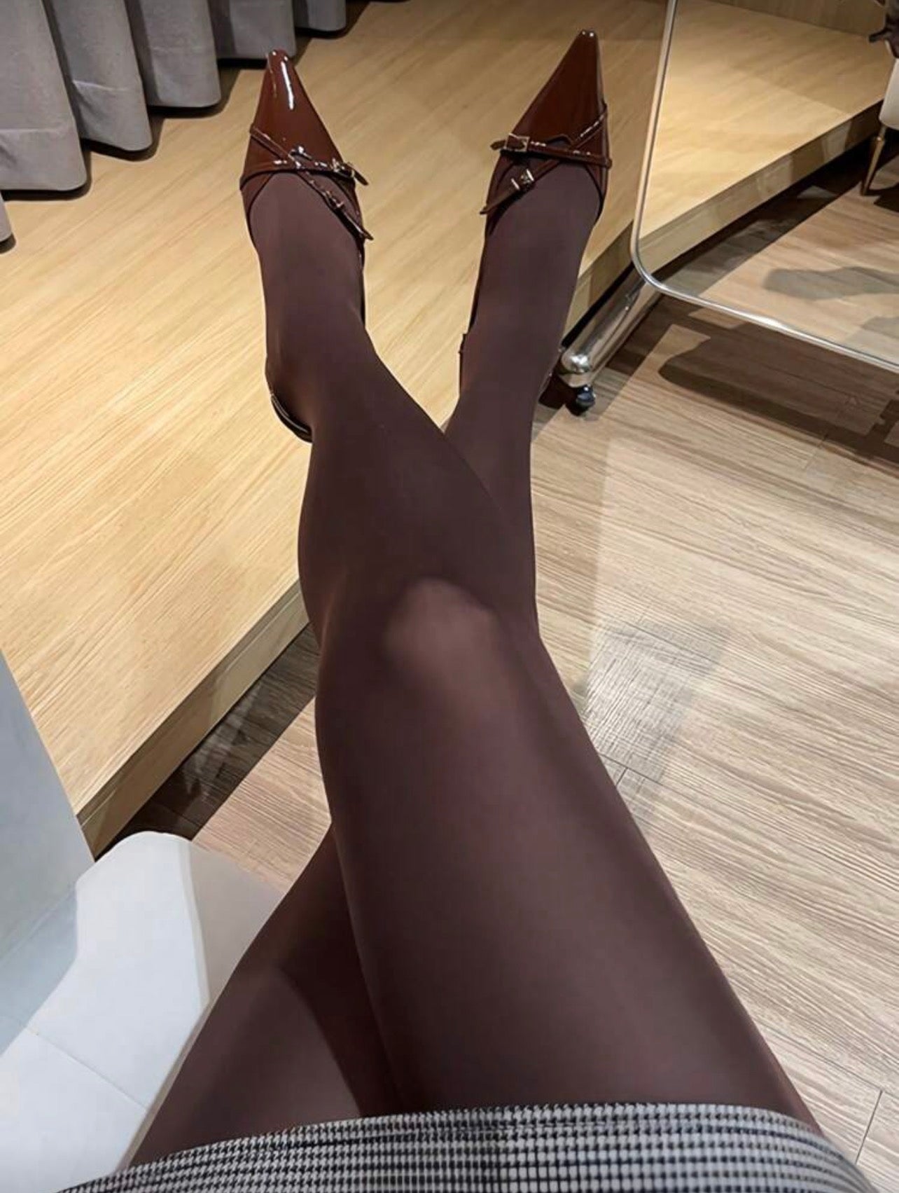 Opaque brown tights